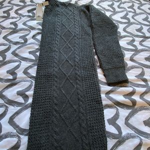 Knitted long sleeve gray dress